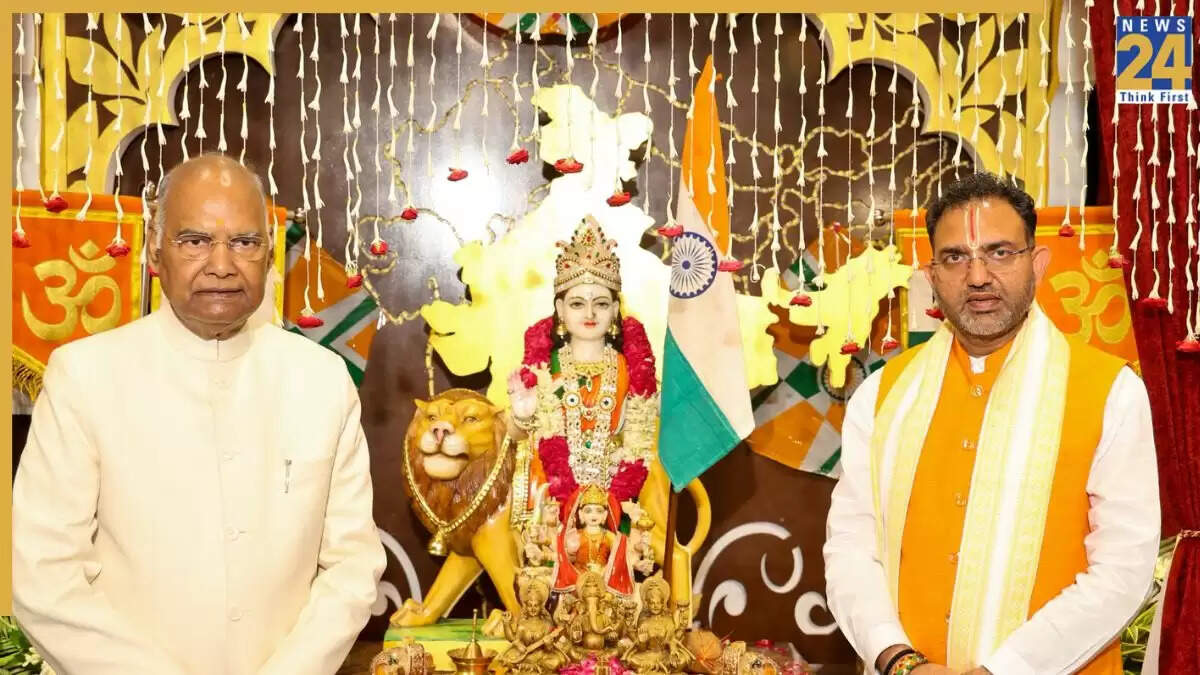 पूर्व राष्ट्रपति रामनाथ कोविंद का विश्व रामायण आश्रम दौरा और श्रद्धांजलि