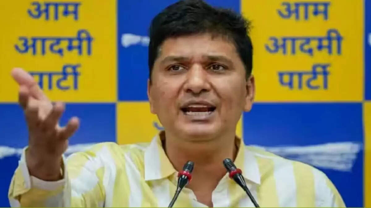 आप नेता सौरभ भारद्वाज ने चुनाव आयोग पर उठाए सवाल