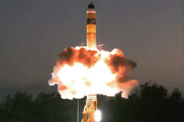 भारत ने अग्नि मिसाइल का सफल परीक्षण, MIRV तकनीक से बढ़ी सुरक्षा क्षमता