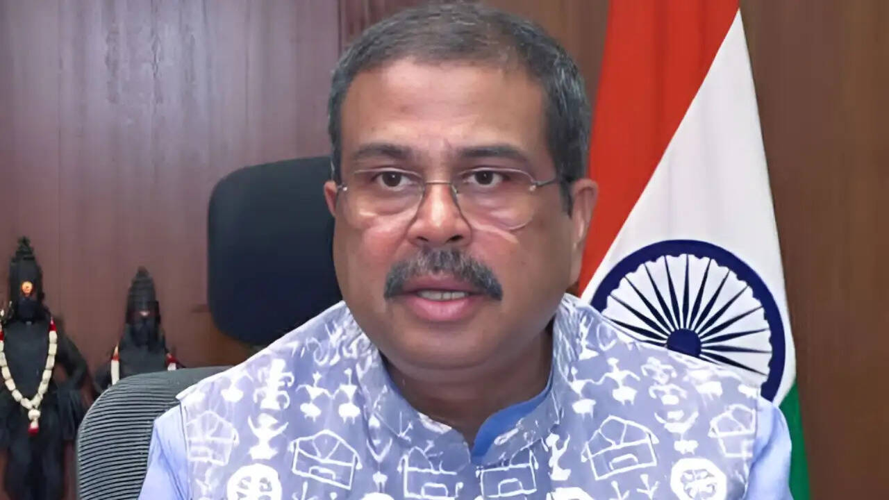 धर्मेंद्र प्रधान का इस्तीफा: क्या है इसके पीछे की कहानी?