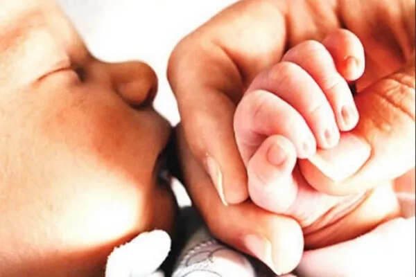 भारत में बच्चों की तस्करी का बढ़ता कारोबार: 10 लाख रुपये में बिक रहे बच्चे