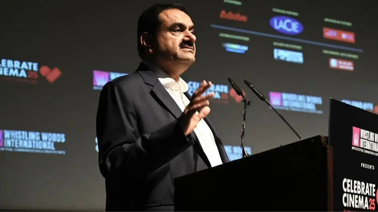 अदानी ग्रुप के शेयरों में भारी गिरावट, MSCI इंडेक्स रीबैलेंसिंग का असर