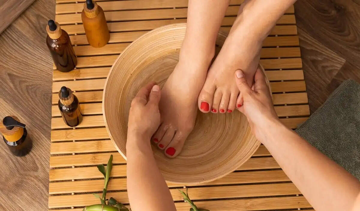 गर्मियों में पैरों की देखभाल के लिए होममेड पैडिक्योर टिप्स