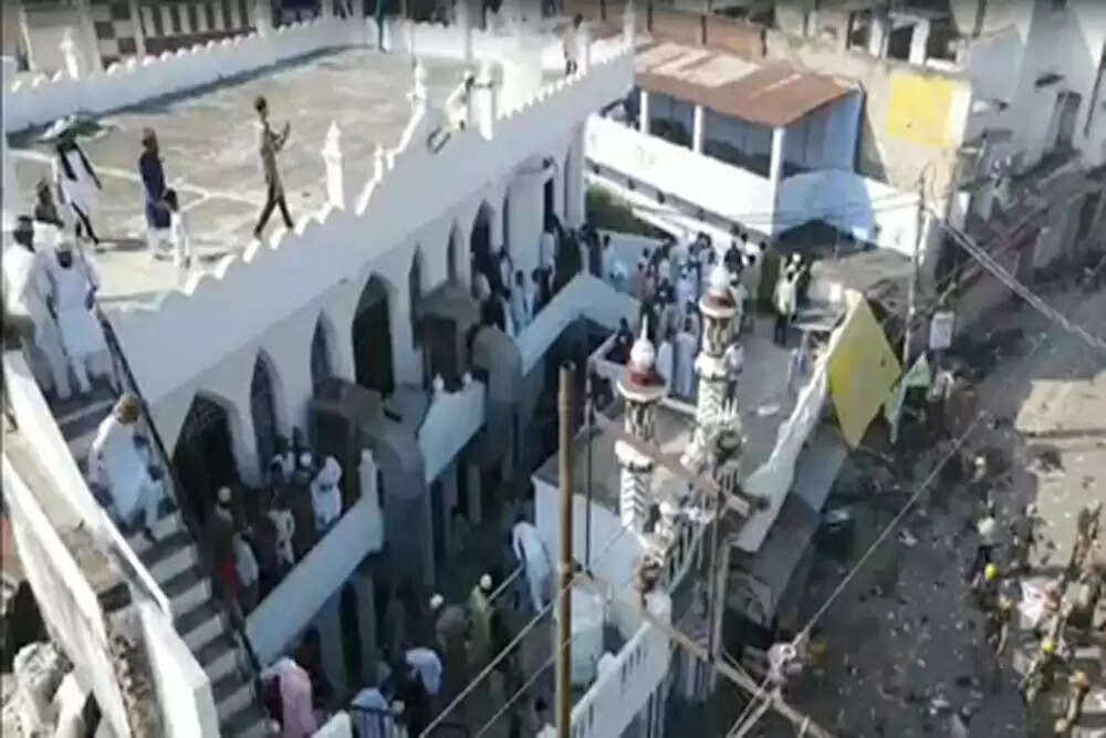 बरेली में 'आई लव मोहम्मद' पोस्टर पर प्रदर्शन के दौरान हंगामा
