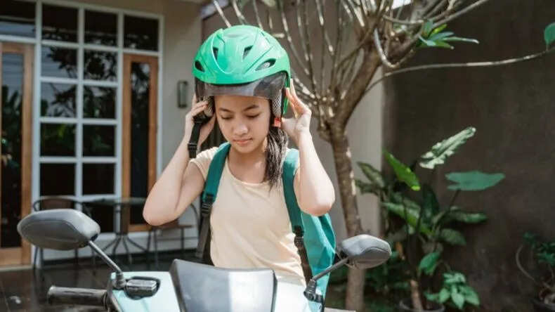 हेलमेट के स्वास्थ्य जोखिम: क्या आप जानते हैं?