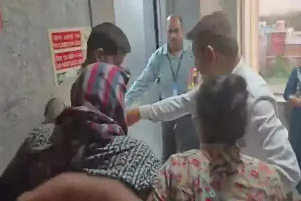 सीबीआई ने NEET पेपर लीक मामले में की जांच तेज, प्रोफेसर हिरासत में