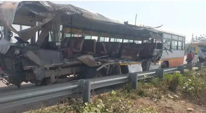 उन्नाव में लखनऊ-आगरा एक्सप्रेसवे पर भीषण सड़क हादसा, तीन की मौत