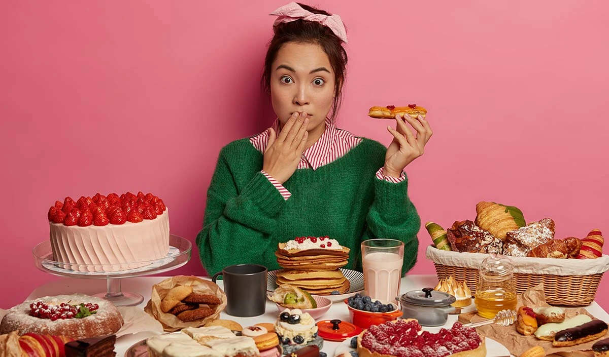 बिंज ईटिंग को नियंत्रित करने के 5 प्रभावी तरीके