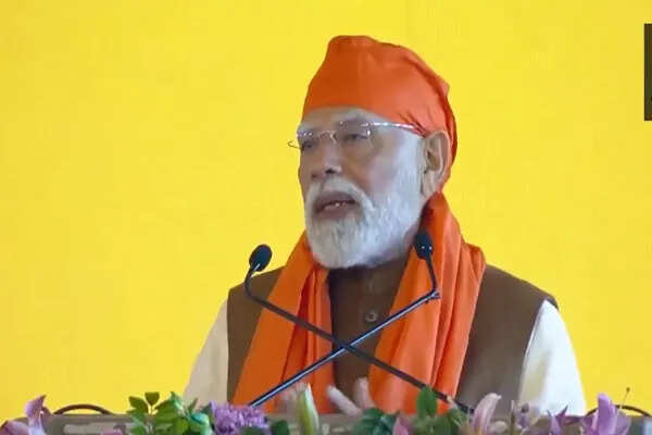 प्रधानमंत्री मोदी ने कुरुक्षेत्र में गुरु तेग बहादुर जी के शहीदी दिवस पर श्रद्धांजलि अर्पित की