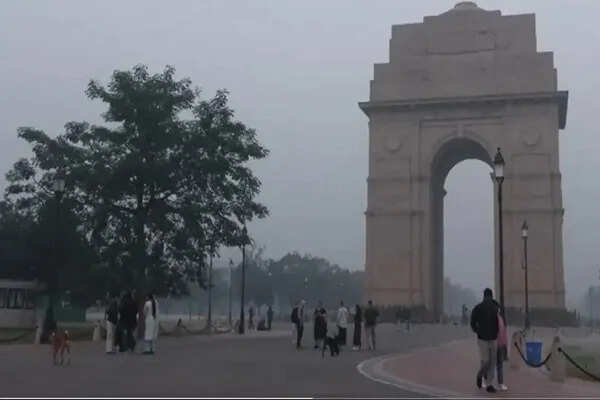 दिल्ली-एनसीआर में प्रदूषण की गंभीर स्थिति, मास्क पहनने की सलाह