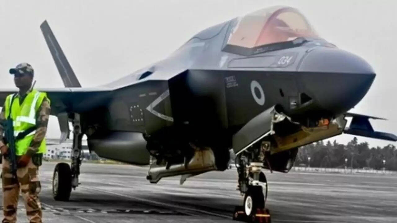 ब्रिटिश F-35B जेट की तिरुवनंतपुरम में मरम्मत, यूके से आई विशेषज्ञ टीम