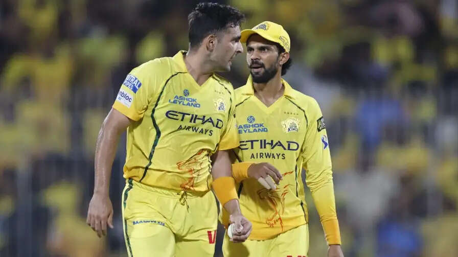 CSK की IPL 2026 में अंशुल कम्बोज की गेंदबाजी ने बढ़ाई मुश्किलें