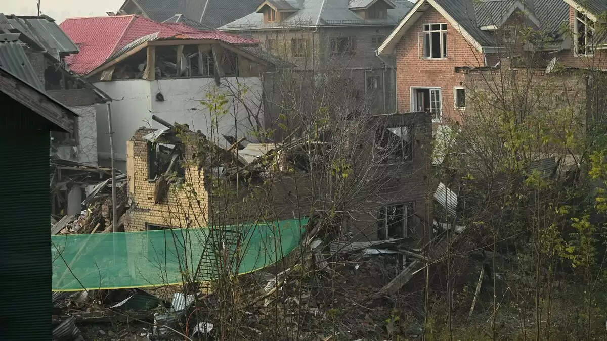 जम्मू-कश्मीर के नौगाम पुलिस स्टेशन में विस्फोट: 9 की मौत, 27 घायल