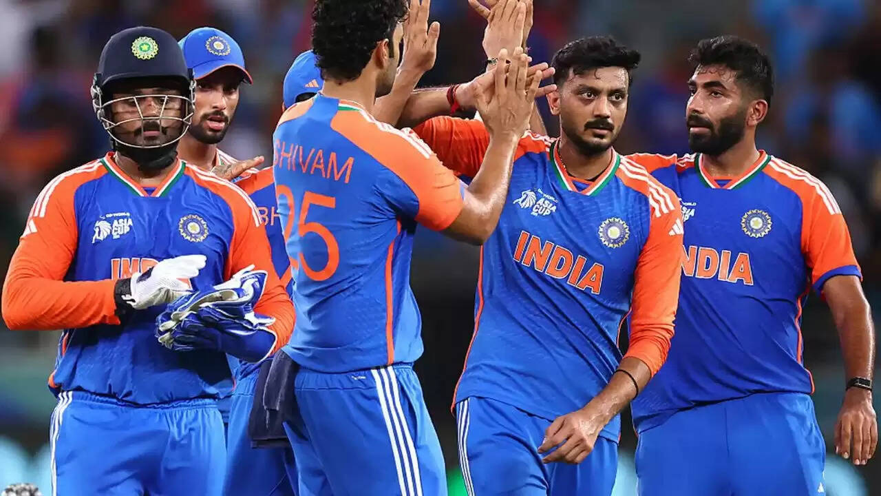 अक्षर पटेल: टीम इंडिया के लिए बन गए हैं एक बोझ