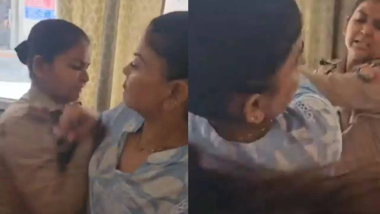 आगरा में महिला का पुलिस पर हमला, वीडियो हुआ वायरल
