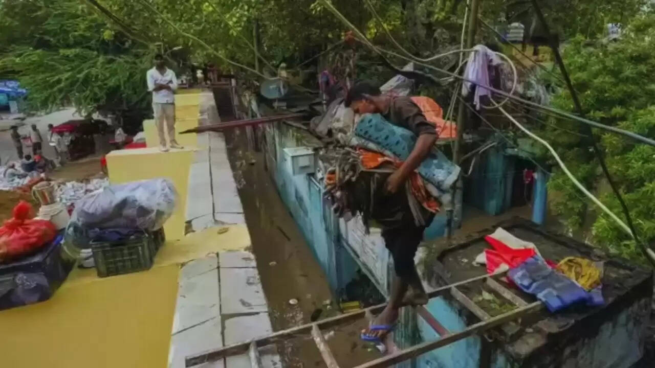 दिल्ली में बाढ़ का संकट: यमुना का जलस्तर बढ़ने से प्रशासन हुआ अलर्ट