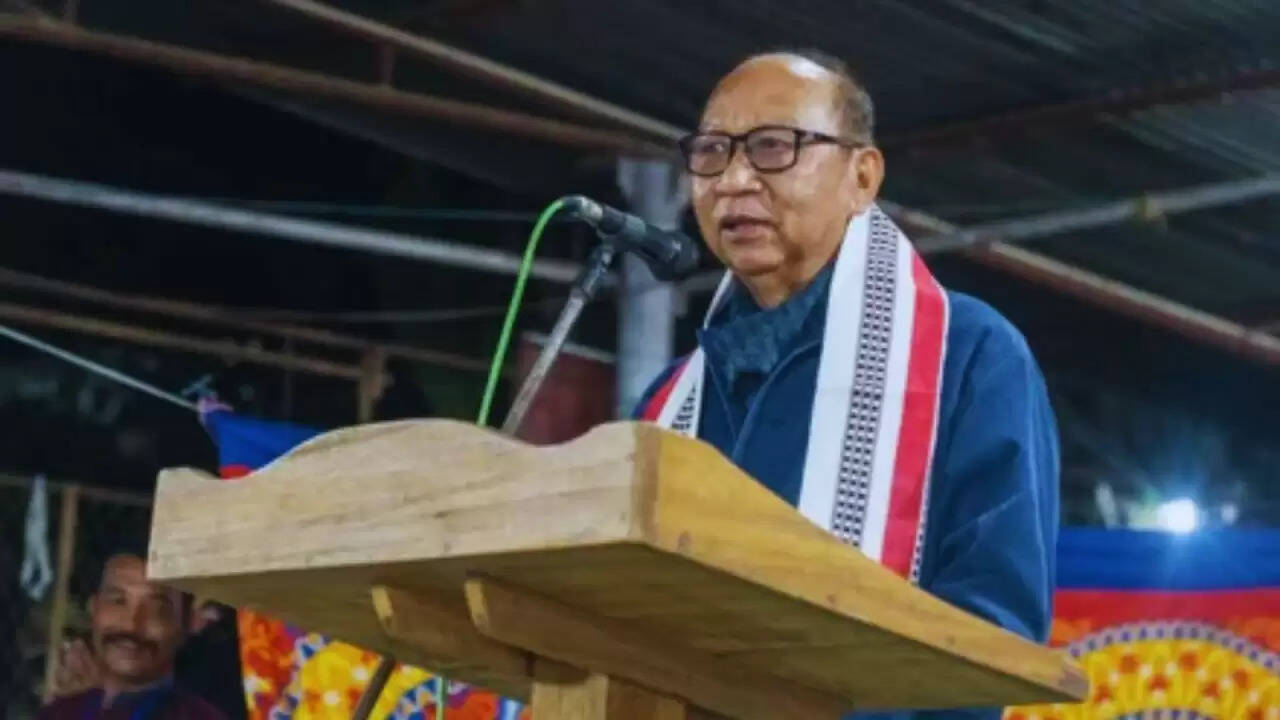 मणिपुर में नए मुख्यमंत्री युमनाम खेमचंद सिंह ने ली शपथ, उप-मुख्यमंत्रियों का भी हुआ स्वागत