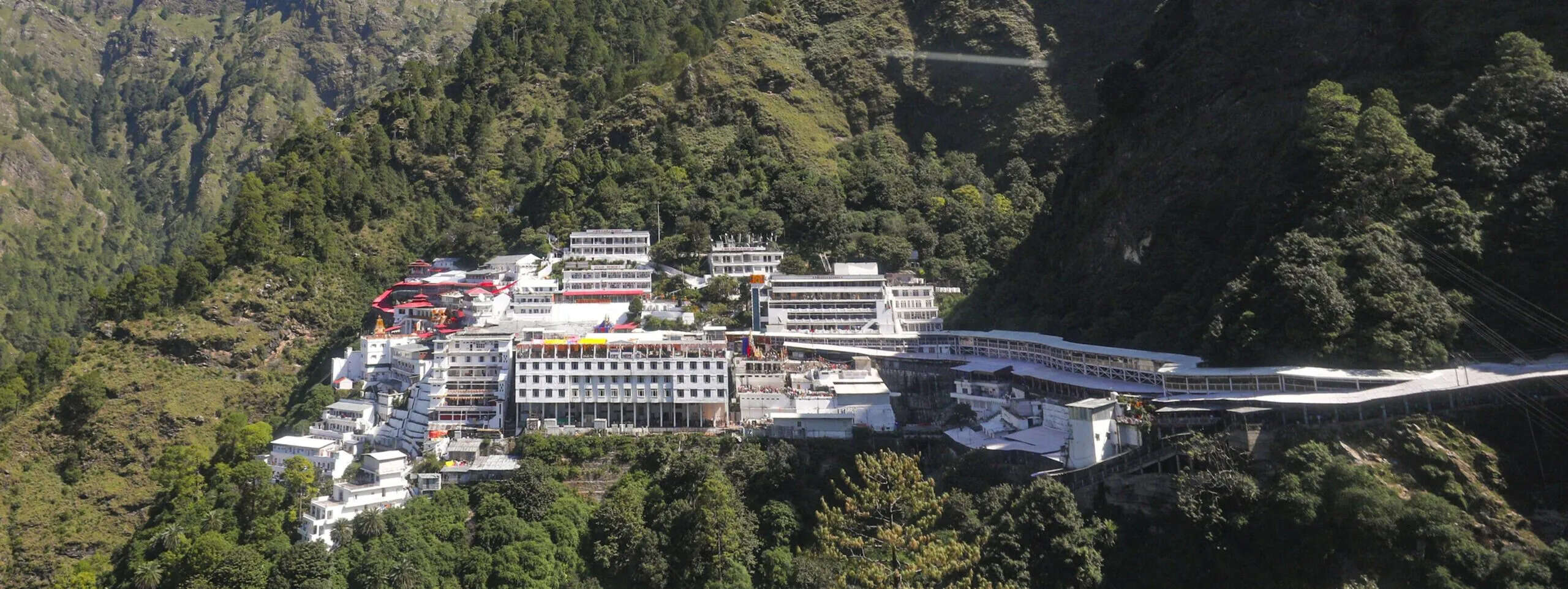 माता वैष्णो देवी यात्रा स्थगित, श्रद्धालुओं की बढ़ती चिंता