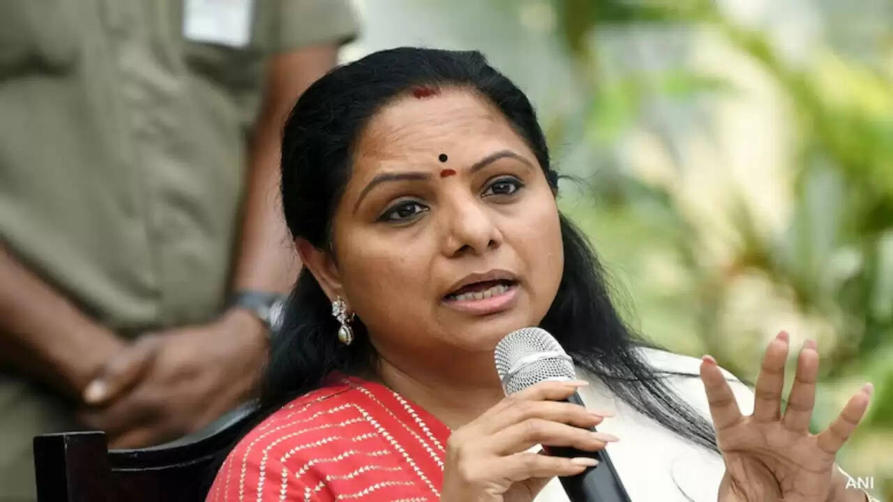 तेलंगाना में BRS का बड़ा राजनीतिक उलटफेर: के. कविता का निष्कासन और आरोपों की बौछार