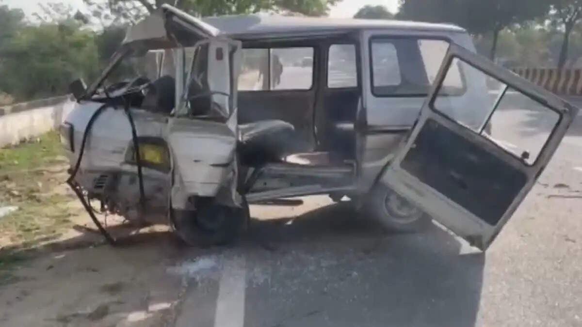 ग्रेटर नोएडा में स्कूल वैन का हादसा, 6 बच्चे घायल