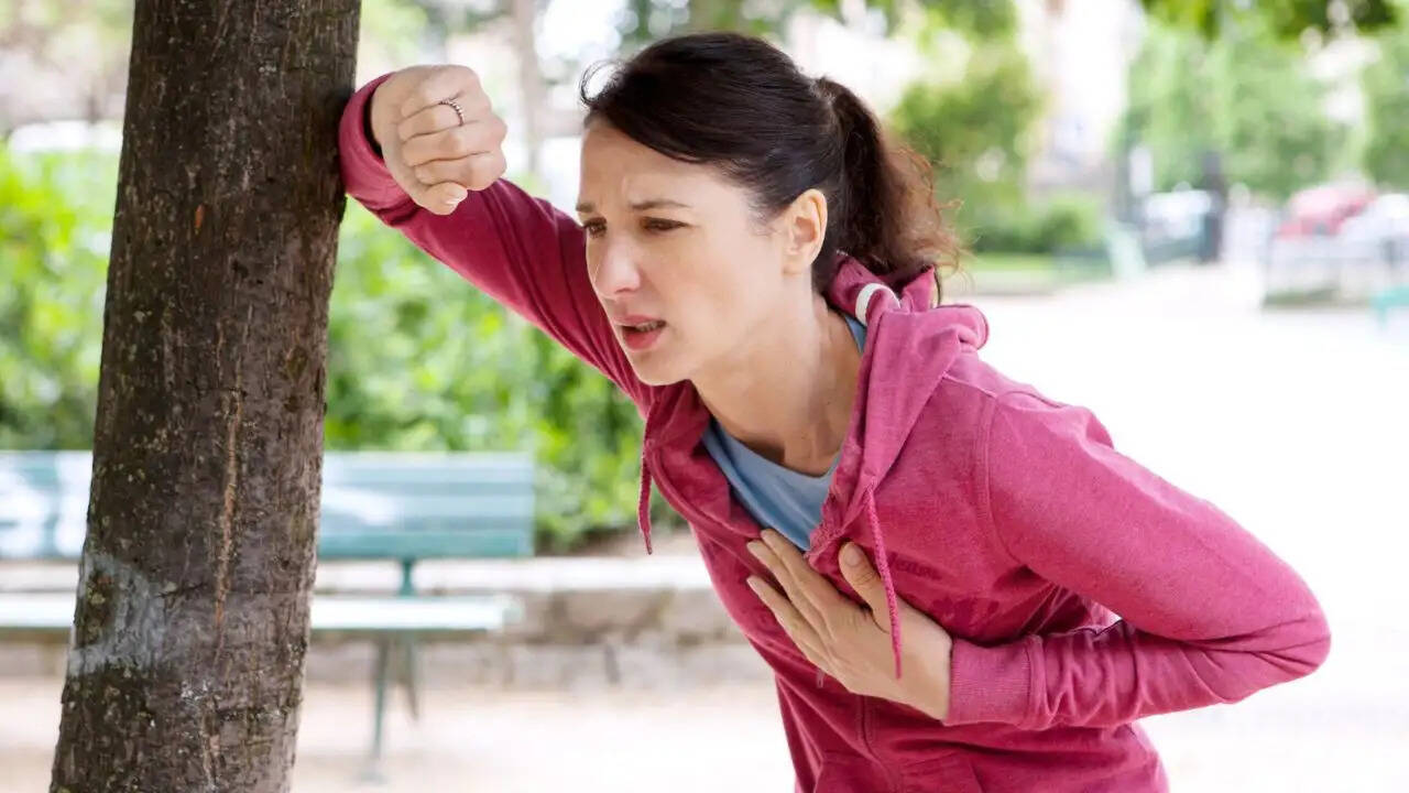 सांस फूलने के कारण और समाधान: जानें कब हो सकती है गंभीर समस्या