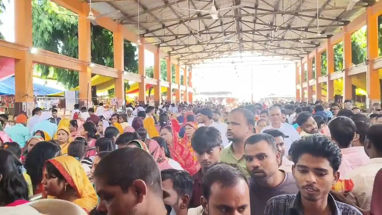श्रद्धालुओं का सैलाब: नवरात्रि के पहले दिन मां लेहड़ा देवी शक्तिपीठ में उमड़ा भक्तों का उत्साह