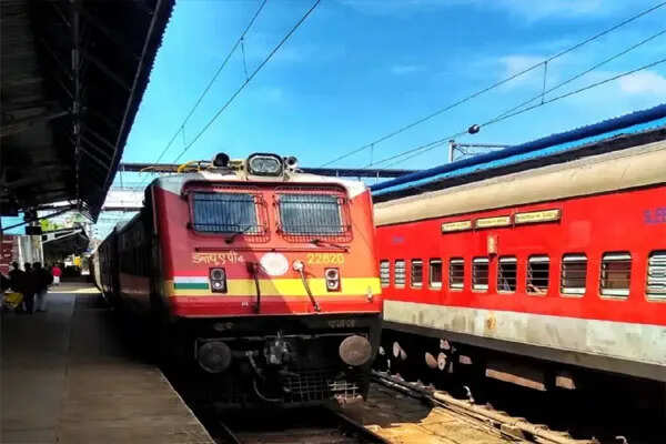 रेलवे ने दीपावली और छठ पूजा के लिए प्लेटफॉर्म टिकट पर रोक लगाई