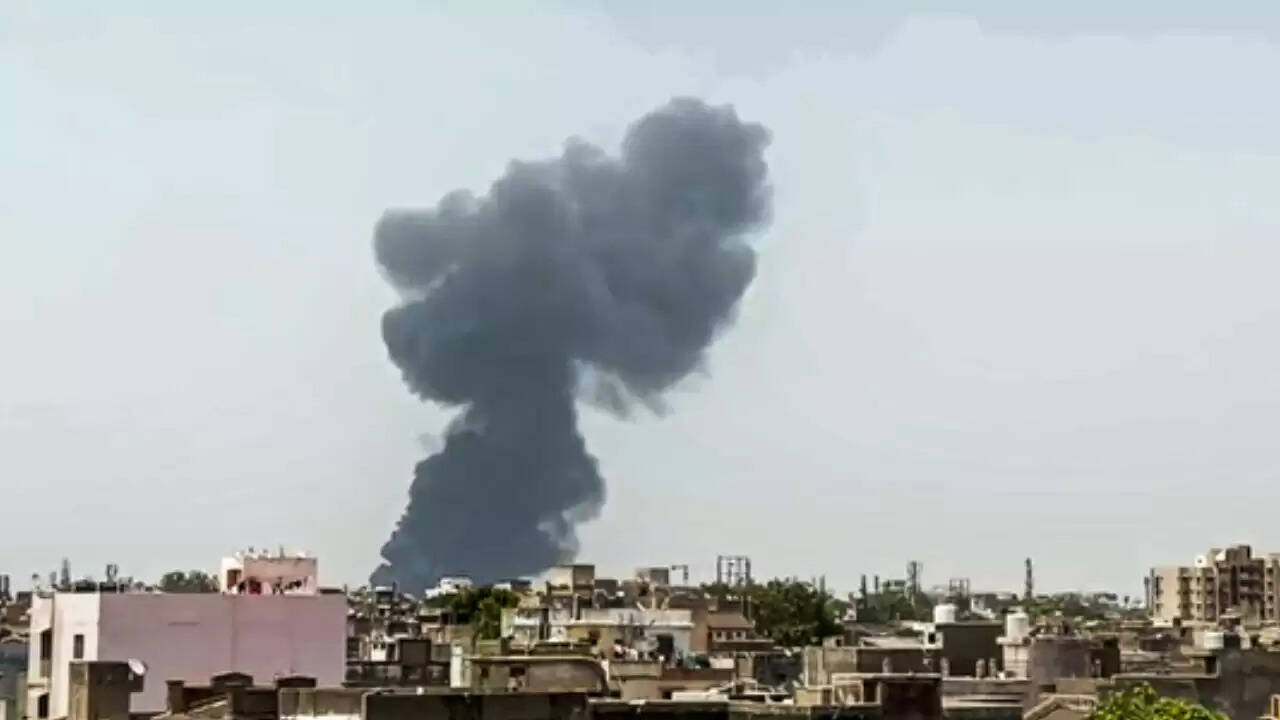 एयर इंडिया की अहमदाबाद से गैटविक उड़ान में दुर्घटना