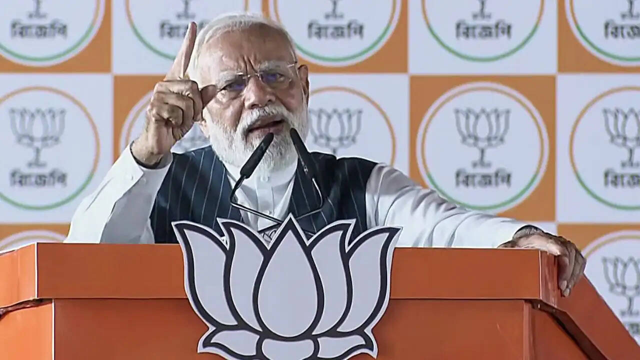 पीएम मोदी ने पहलगाम आतंकी हमले की पहली बरसी पर शहीदों को दी श्रद्धांजलि