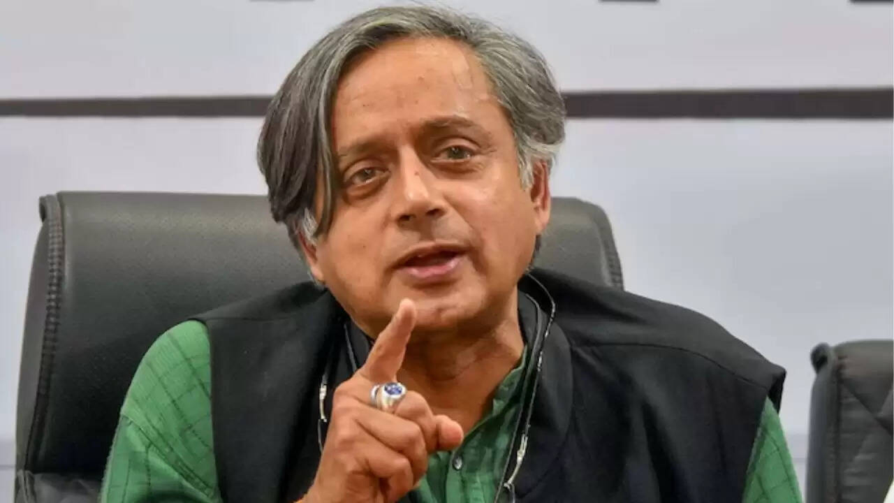 क्या शशि थरूर कांग्रेस छोड़ने की सोच रहे हैं? जानें उनके हालिया बयान
