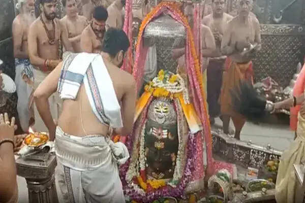 सोमवती अमावस्या पर महाकाल मंदिर में भस्म आरती का आयोजन