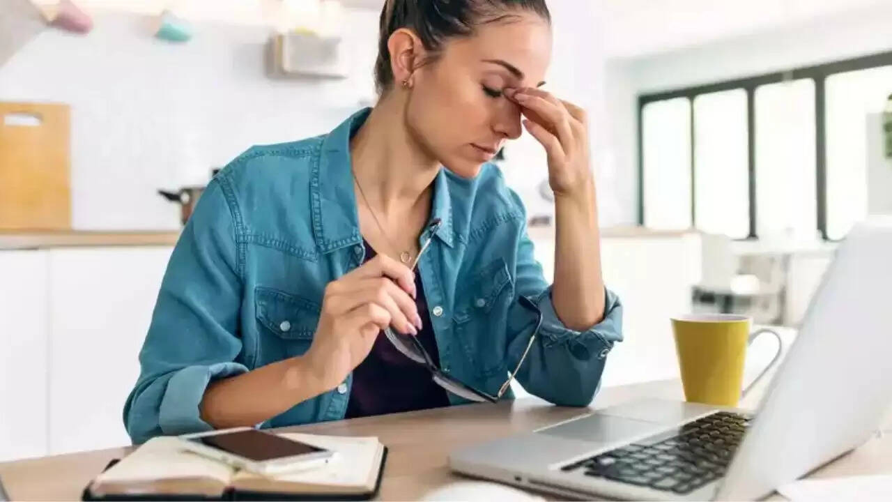 Gen Z बर्नआउट: युवा पीढ़ी में काम के प्रति मानसिक थकान का बढ़ता संकट