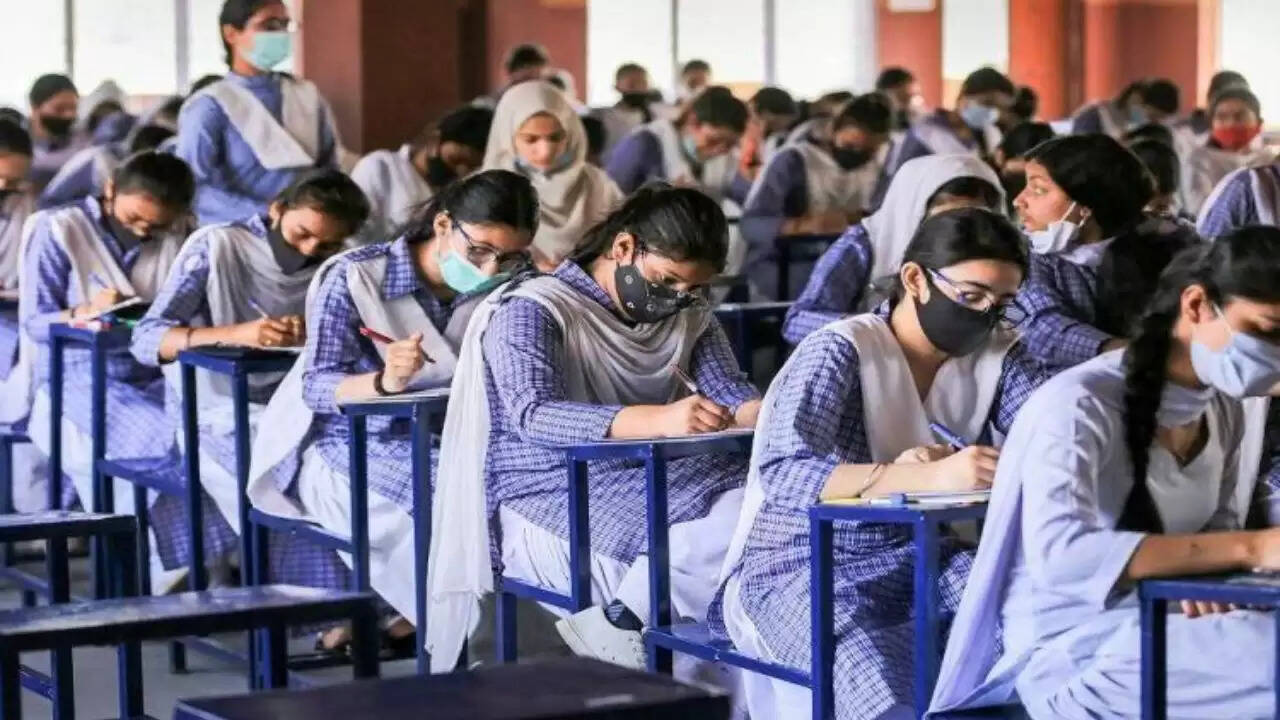 कर्नाटक बोर्ड ने कक्षा 10 और 12 की परीक्षा तिथियों की घोषणा की