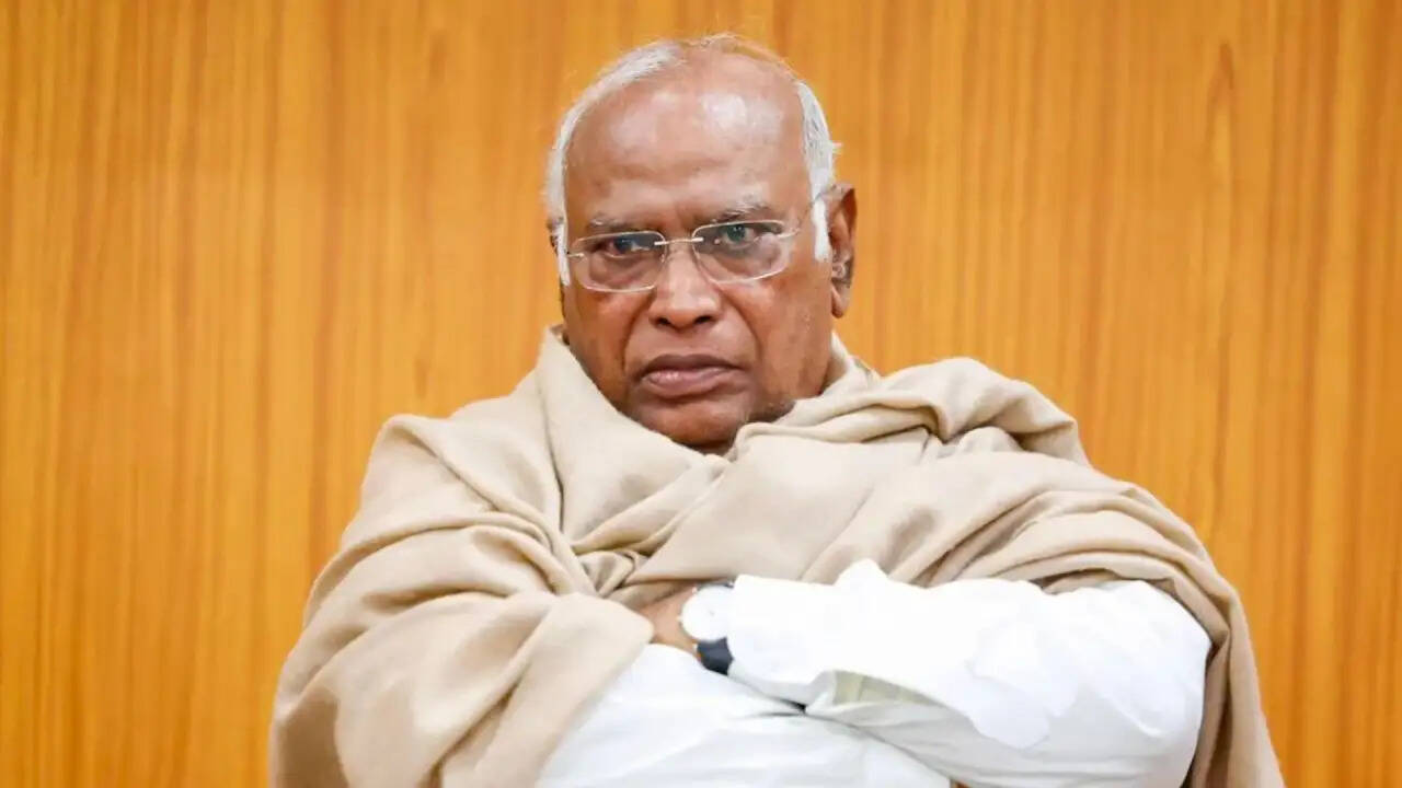 कांग्रेस अध्यक्ष मल्लिकार्जुन खरगे का विवादित बयान: गुजरात के लोगों को लेकर क्या कहा?