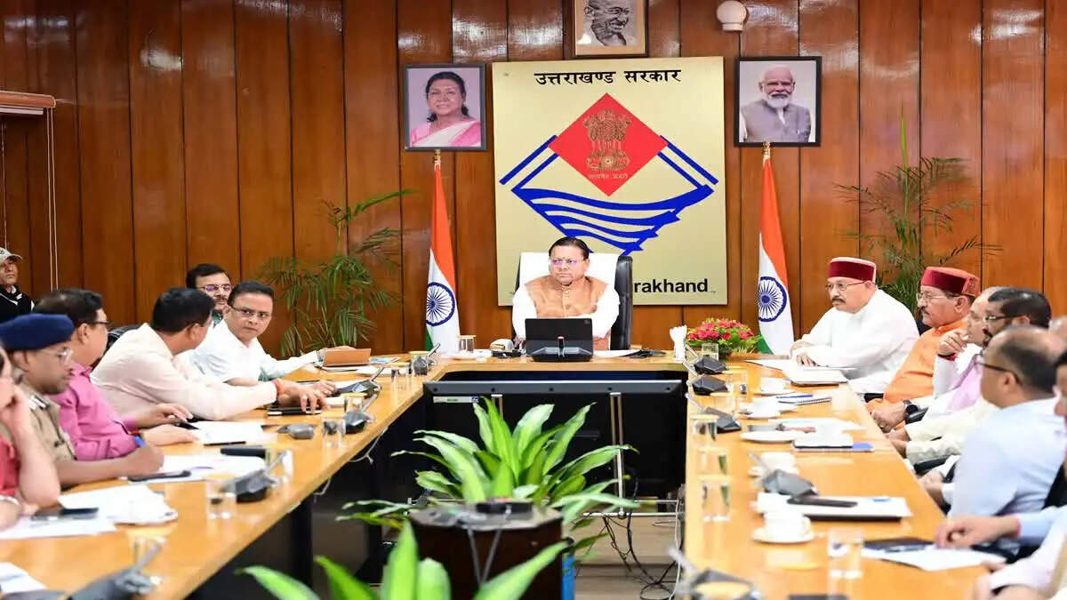 उत्तराखंड में चारधाम यात्रा की व्यवस्थाओं की समीक्षा बैठक