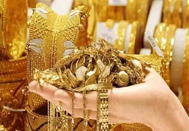 सोने और चांदी की कीमतों में आज आई गिरावट, जानें ताजा रेट