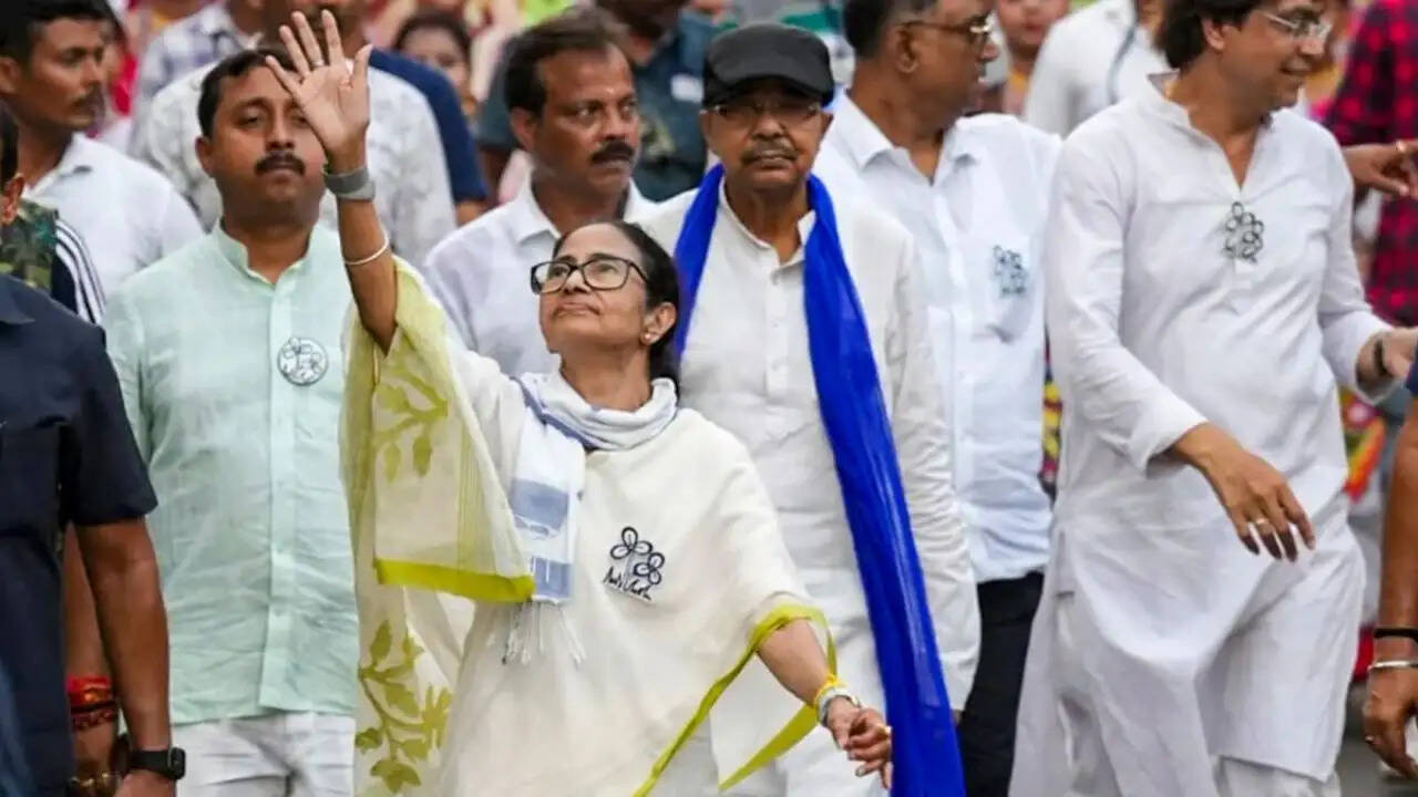 पश्चिम बंगाल विधानसभा चुनाव में ममता बनर्जी की हार, बीजेपी ने जीती अधिकांश सीटें