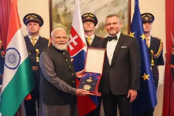प्रधानमंत्री मोदी को स्लोवाकिया ने दिया सर्वोच्च सम्मान