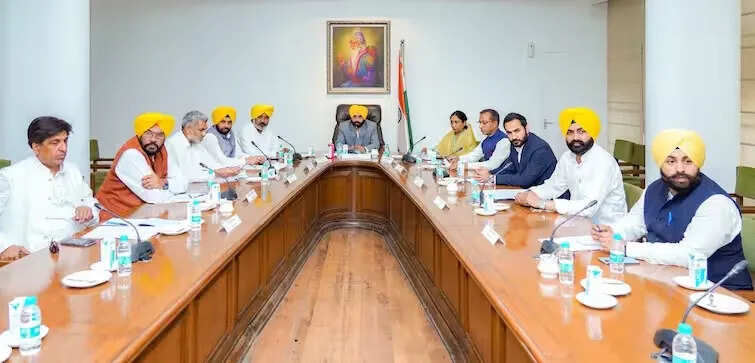 पंजाब कैबिनेट बैठक स्थगित, मुख्यमंत्री की तबीयत खराब