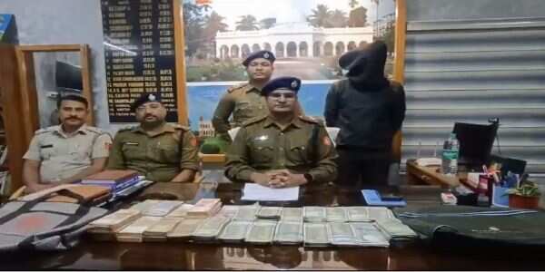 चोरी के मामले में आरोपित गिरफ्तार