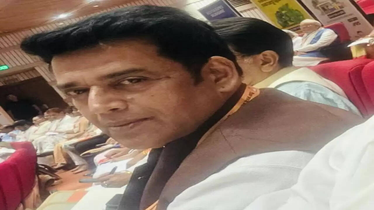 भाजपा कार्यशाला में पीएम मोदी की सादगी: संगठनात्मक एकता का प्रतीक
