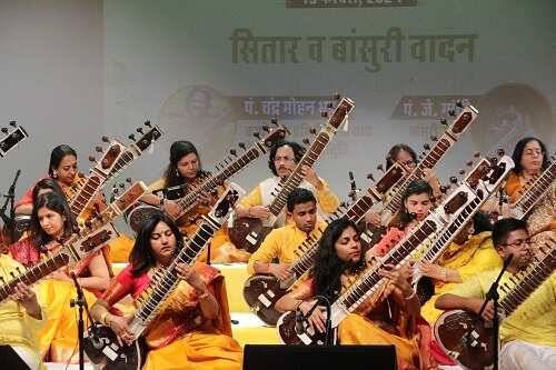 जवाहर कला केन्द्र में आया बसंत झूम कर: 30 सितारों पर सुरीली धुनों से ऋतुराज का अभिवादन