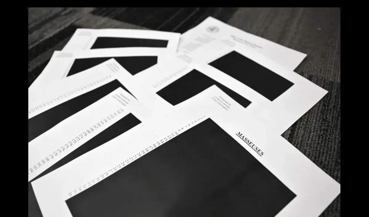 अमेरिका में एप्स्टीन दस्तावेजों पर नई बहस, पारदर्शिता पर उठे सवाल