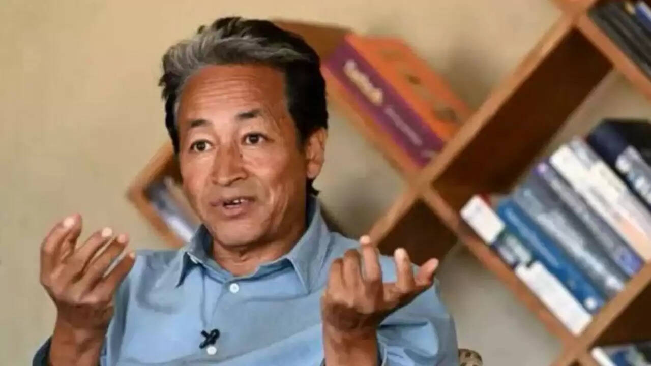 सोनम वांगचुक: जेल में बच्चों को शिक्षा देने वाले जलवायु कार्यकर्ता