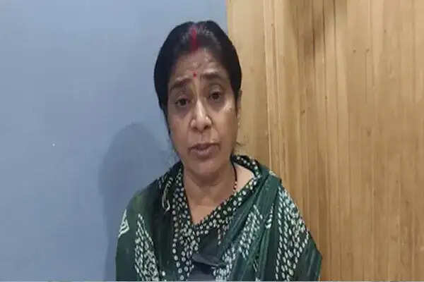 राजा रघुवंशी की मां ने सोनम पर लगाए आरोपों को बताया सही