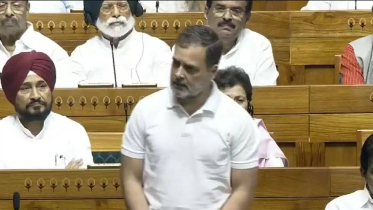 राहुल गांधी ने लोकसभा में मोदी सरकार पर साधा निशाना, ट्रंप के सीजफायर दावे पर उठाए सवाल