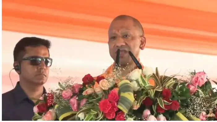 सीएम योगी ने मियांपुर का नाम बदलकर रविन्द्रनगर रखा, बांग्लादेशी हिंदू परिवारों को दिए अधिकार पत्र