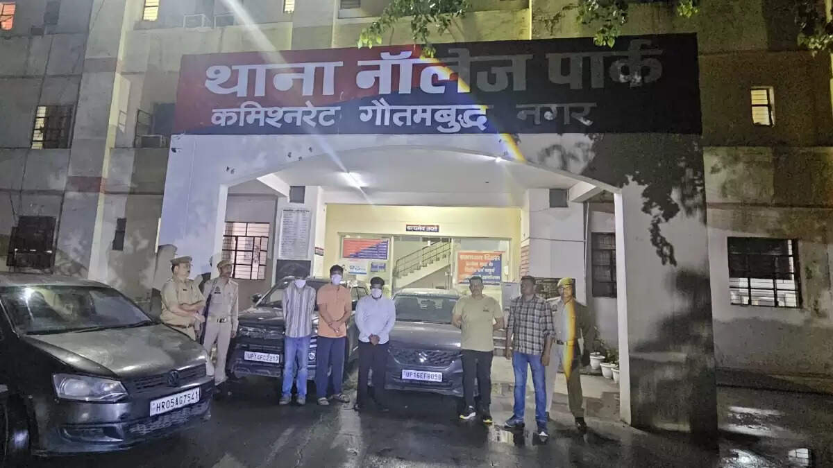 ग्रेटर नोएडा में स्टंट करने वाले छात्रों की गिरफ्तारी, पुलिस ने की सख्त कार्रवाई