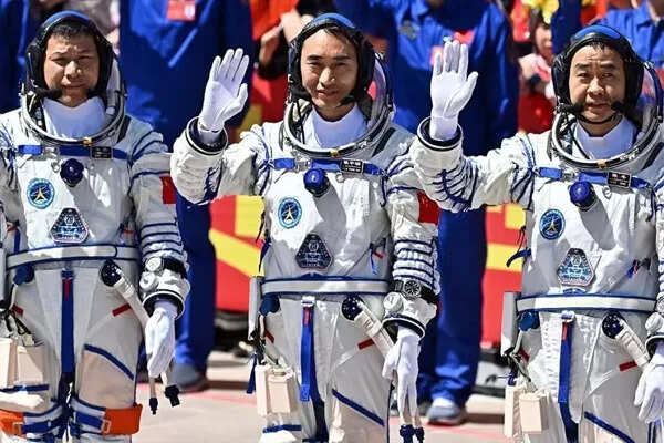 चीन के तीन अंतरिक्ष यात्रियों की धरती पर वापसी का रास्ता साफ