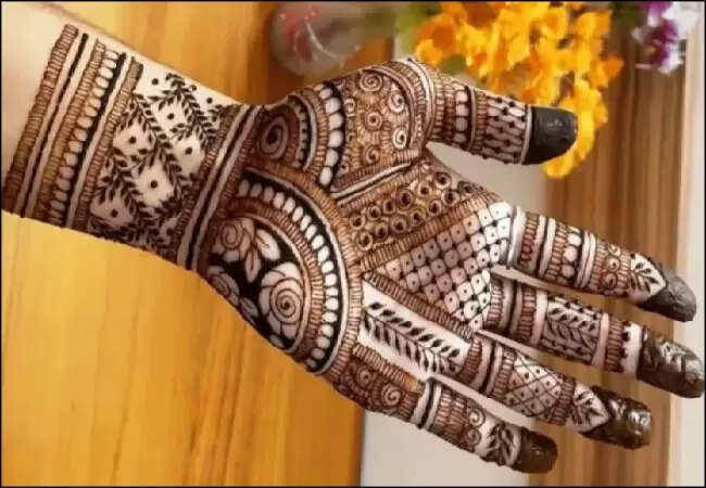 हरियाली तीज पर मेहंदी के खूबसूरत और आसान डिज़ाइन